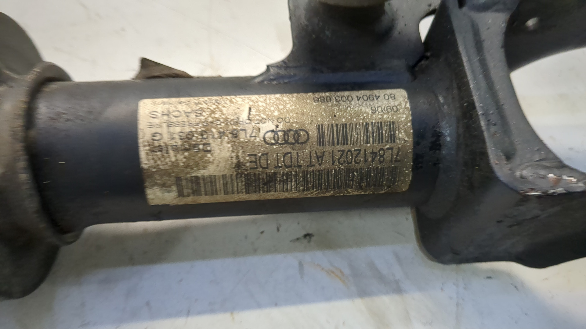 Амортизатор передний левый