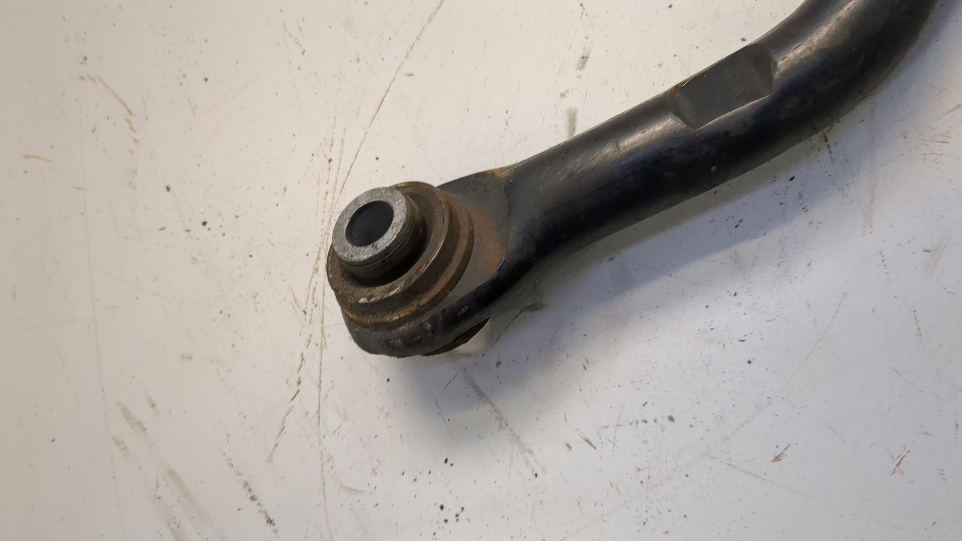 Рычаг задний левый