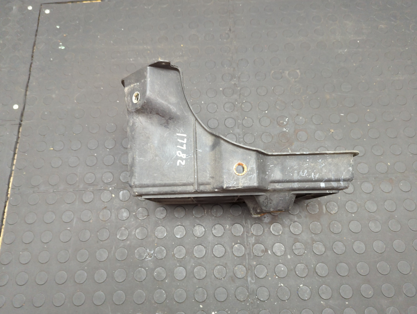 Площадка под аккумулятор (АКБ)