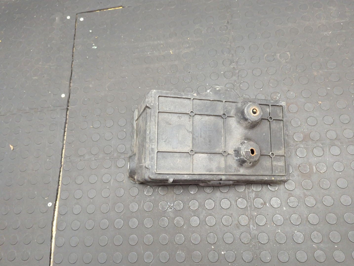 Площадка под аккумулятор (АКБ)