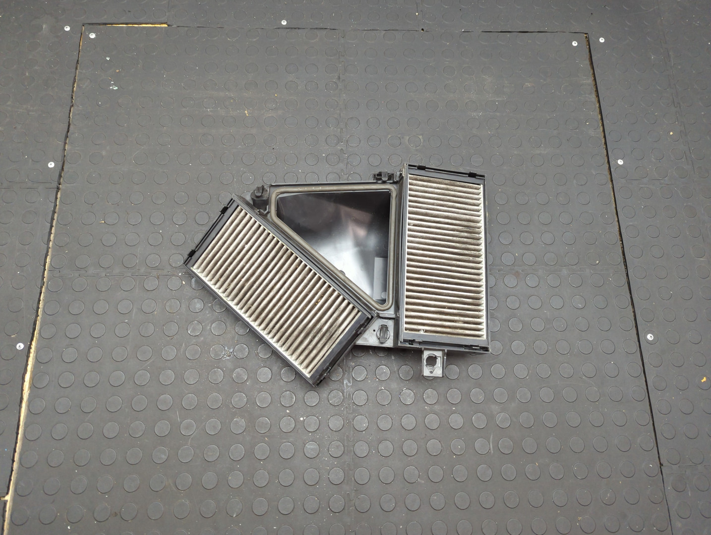 Корпус салонного фильтра