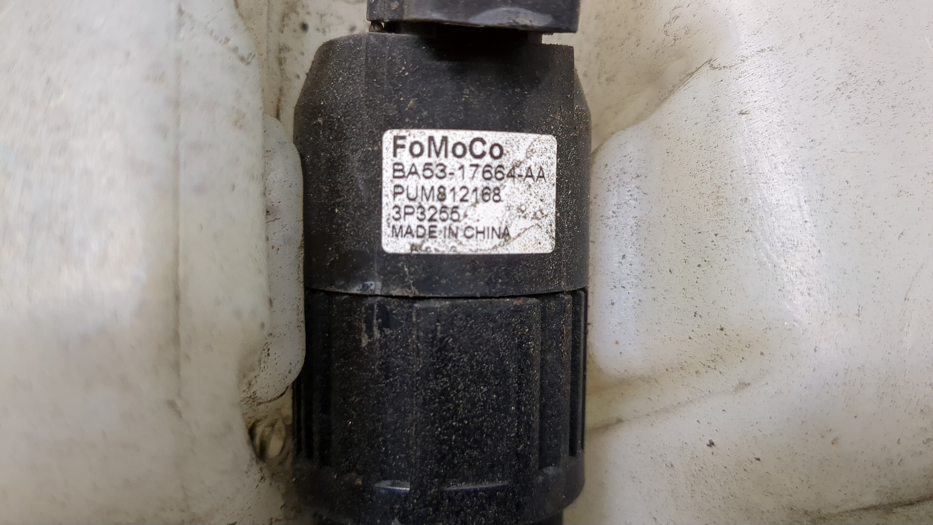 Бачок омывателя лобового стекла