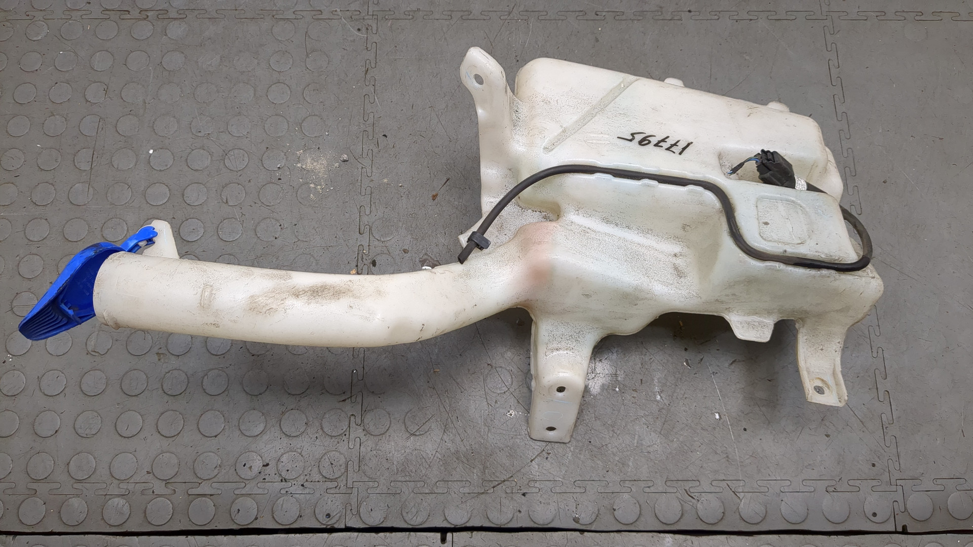 Бачок омывателя лобового стекла