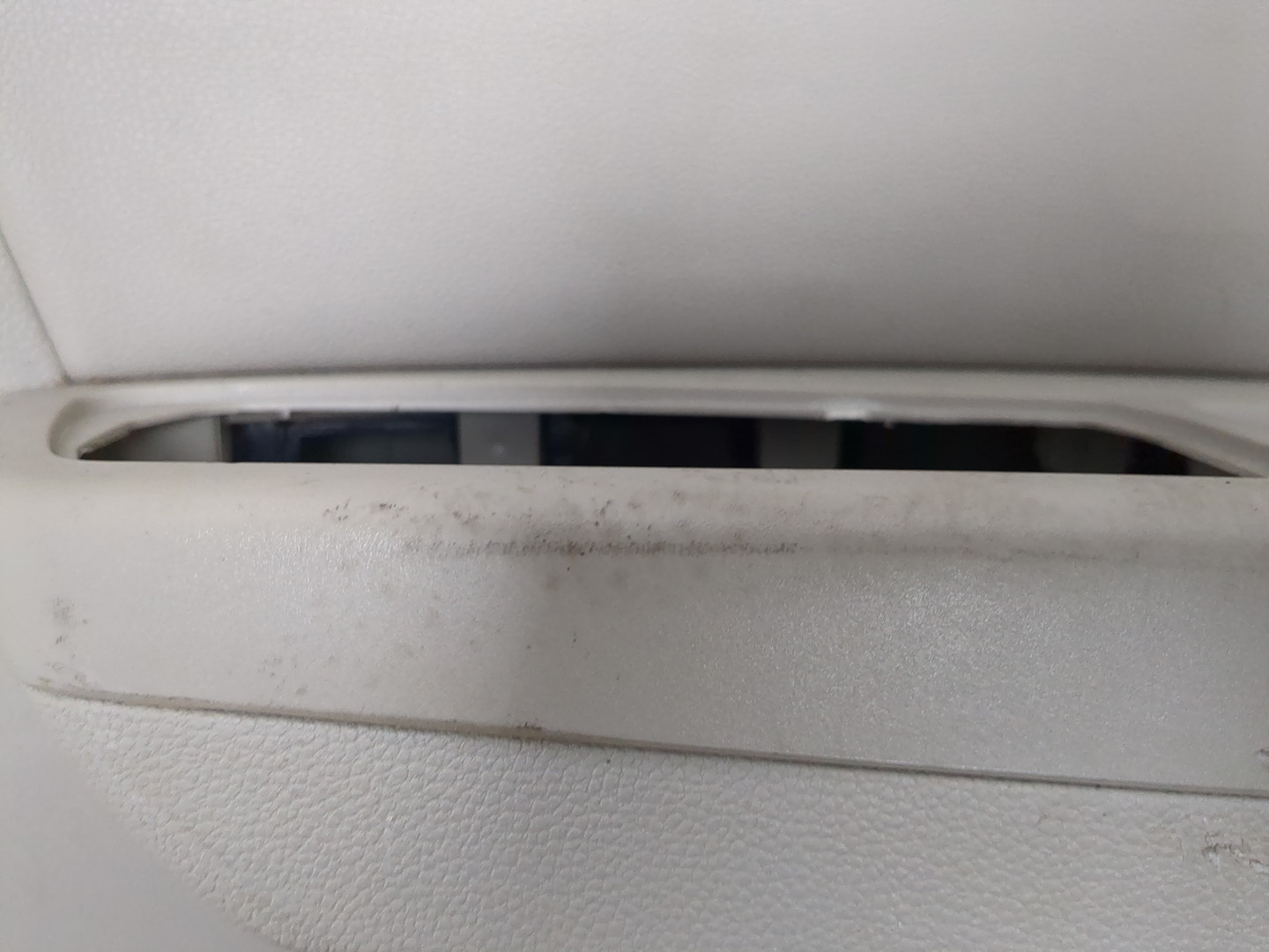 Обшивка двери передней правой