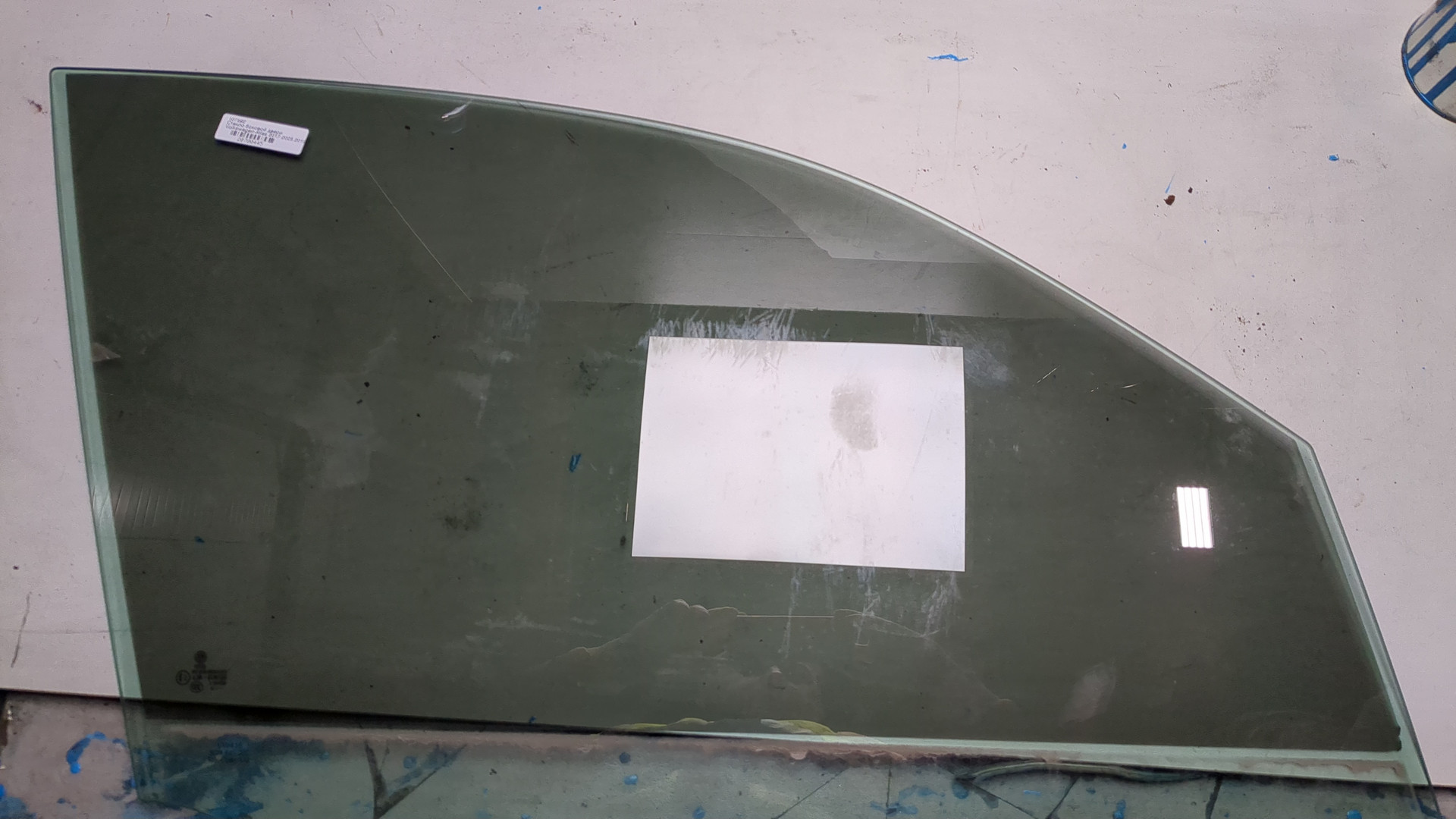 Стекло двери передней правой