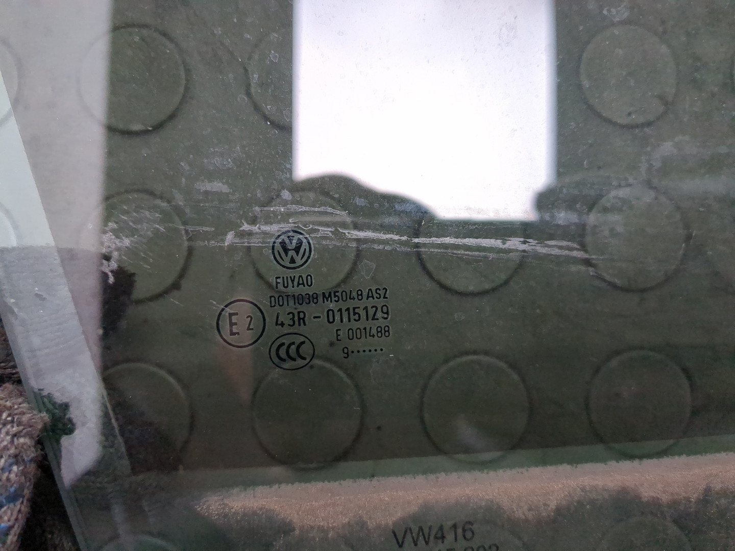 Стекло двери передней правой