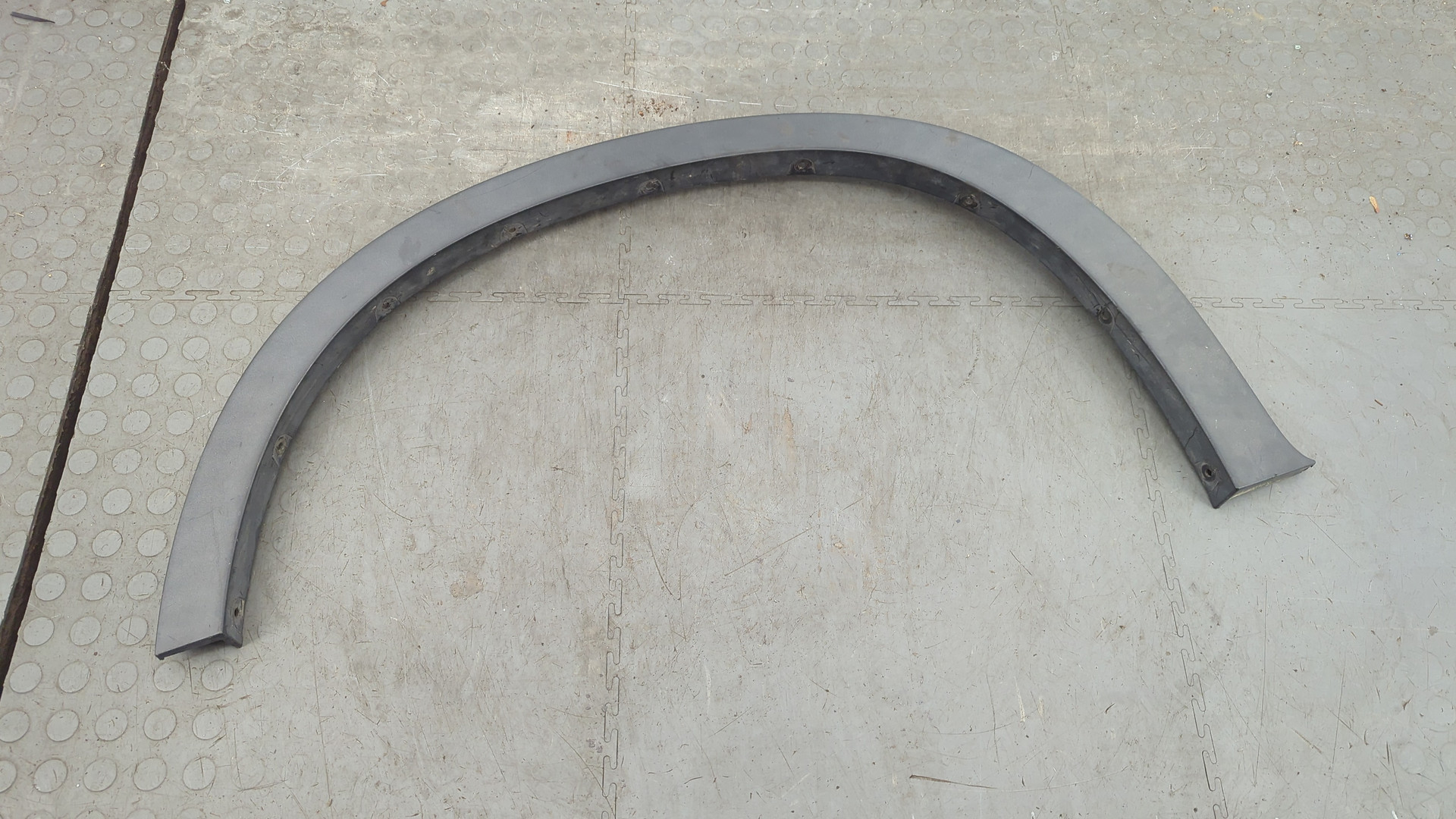 Накладка переднего крыла левого