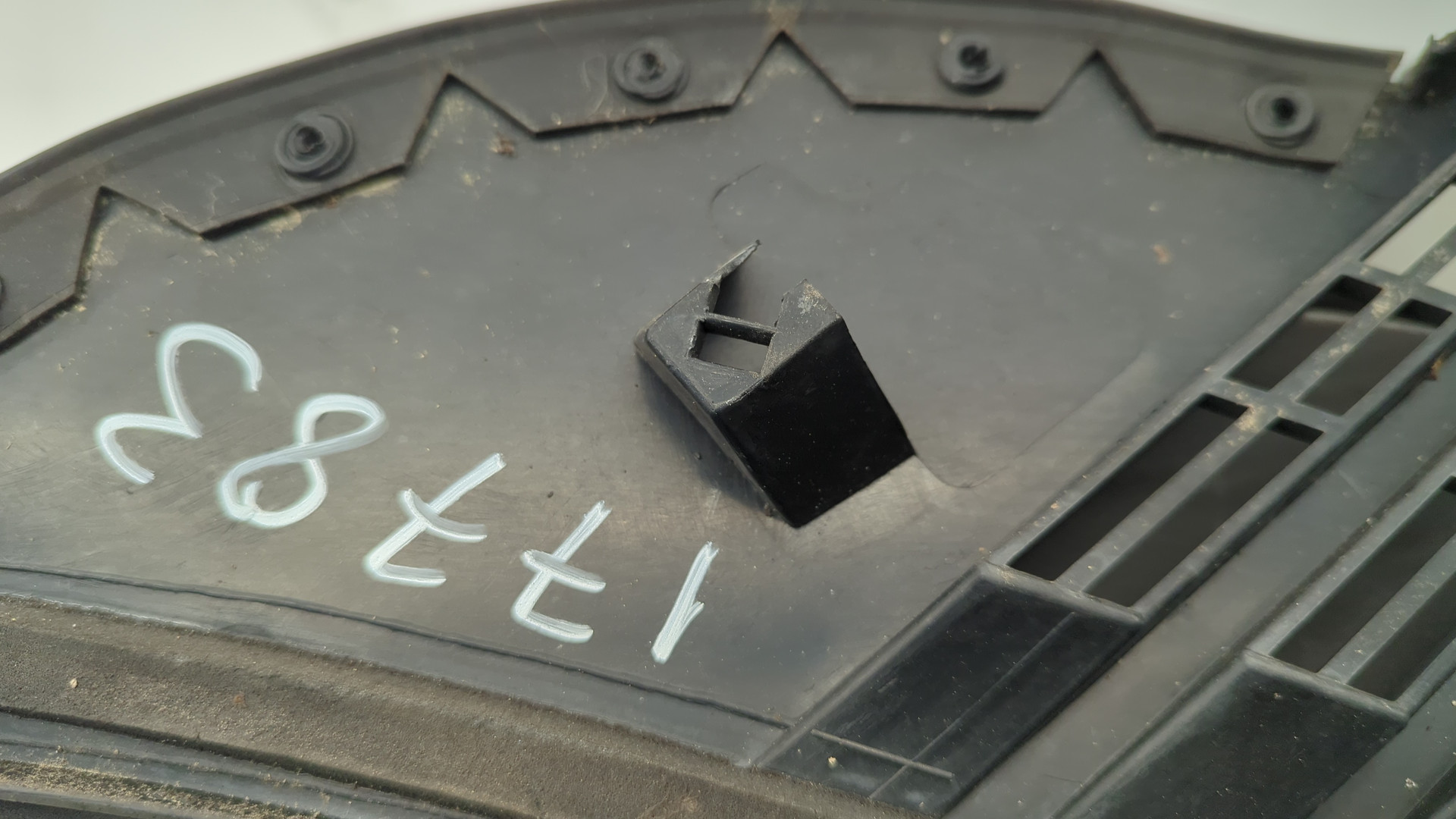 Решетка стеклоочистителей (Жабо)