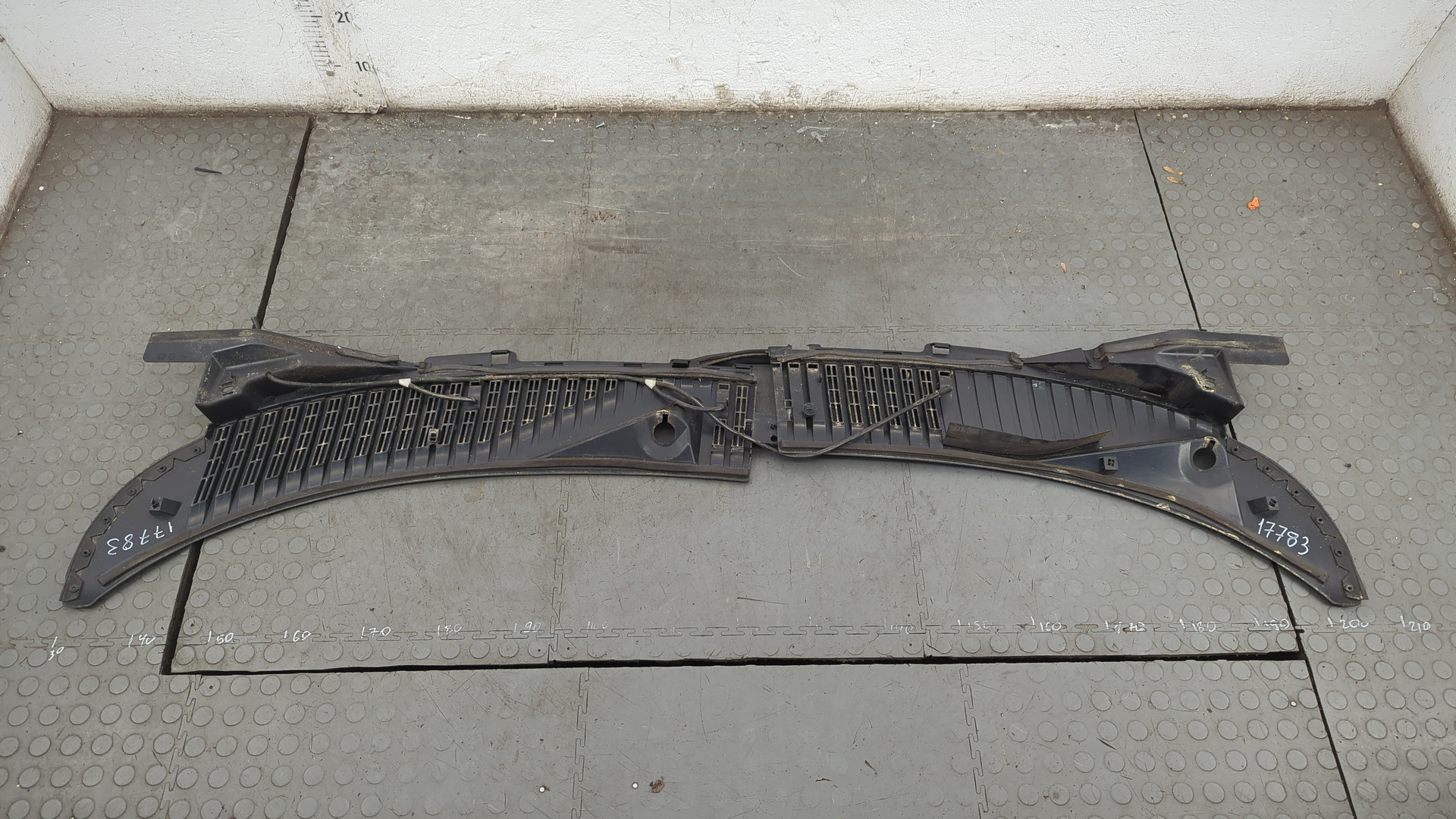 Решетка стеклоочистителей (Жабо)