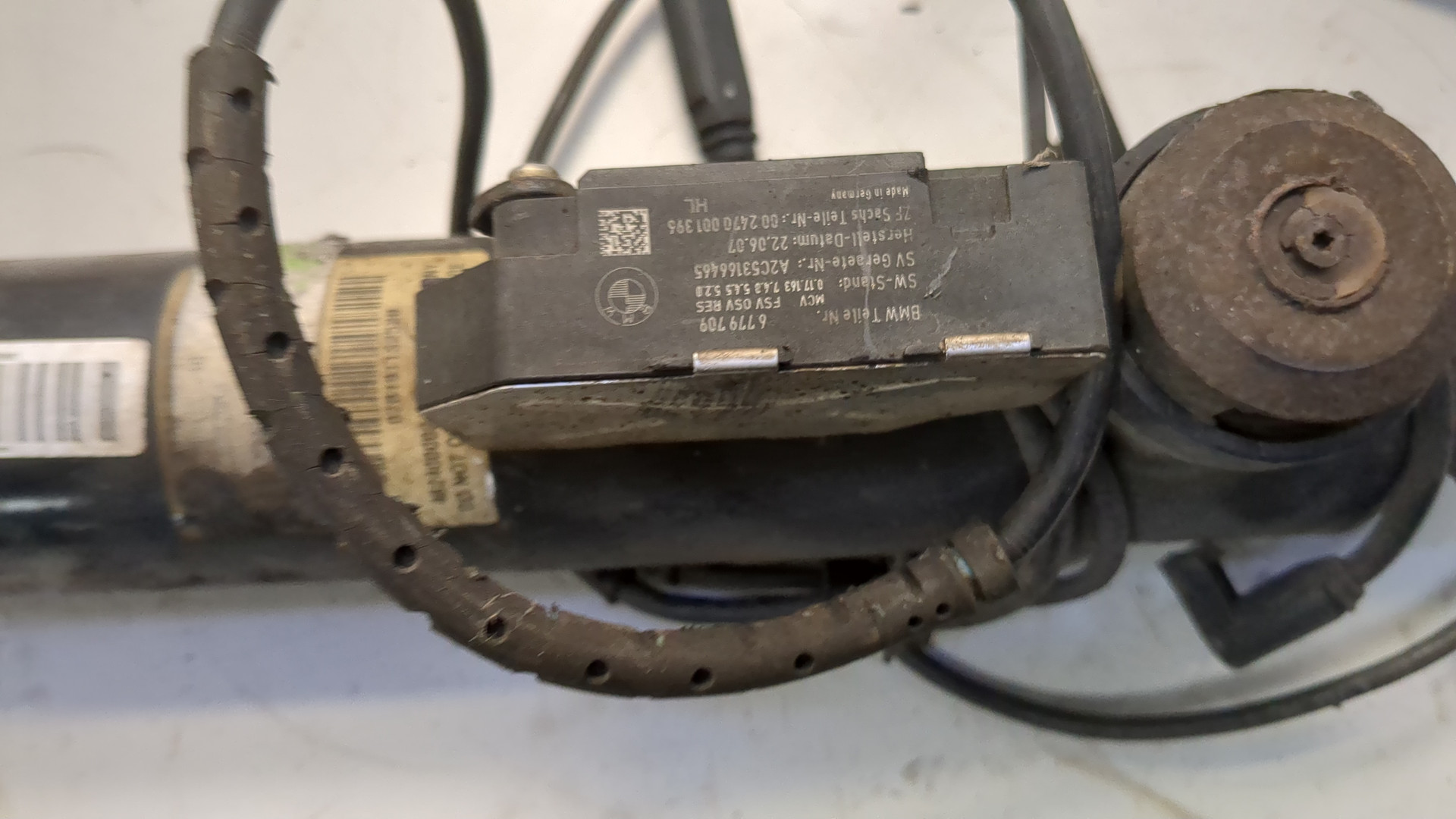 Амортизатор задний левый