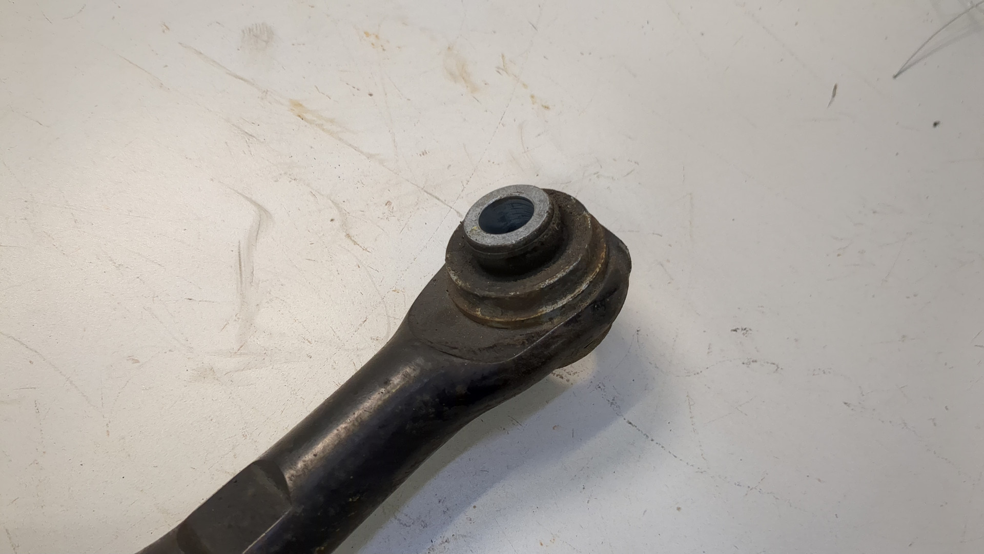 Рычаг задний правый