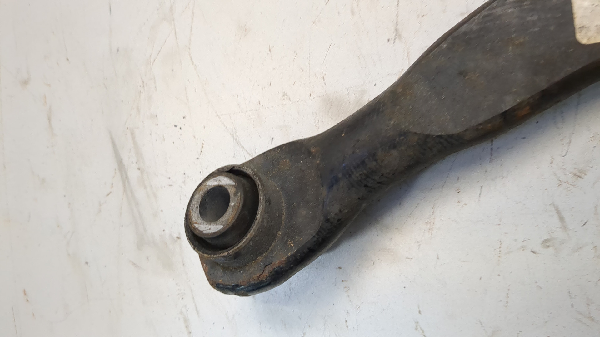 Рычаг задний правый