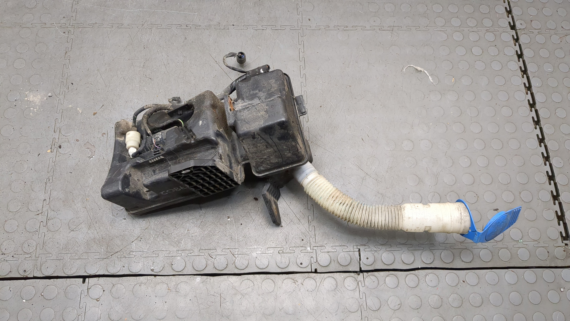 Бачок омывателя лобового стекла