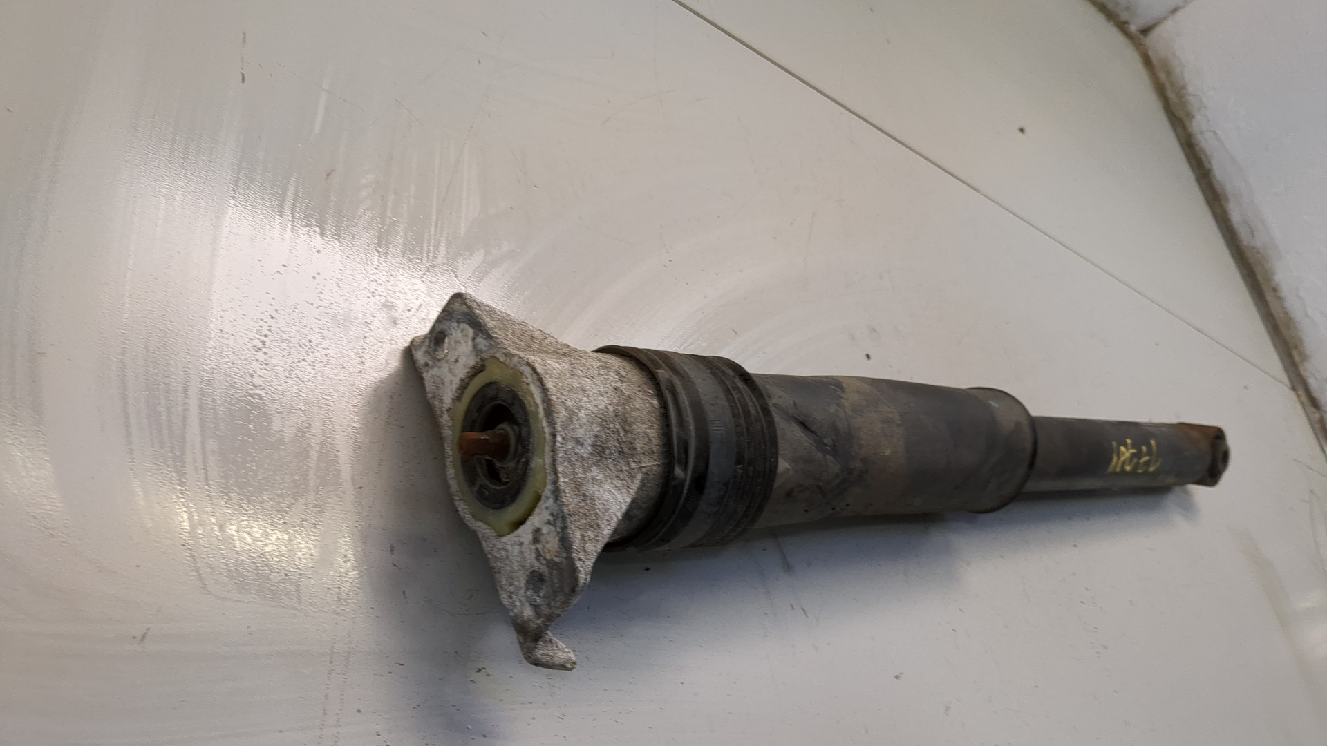 Амортизатор задний (стойка)