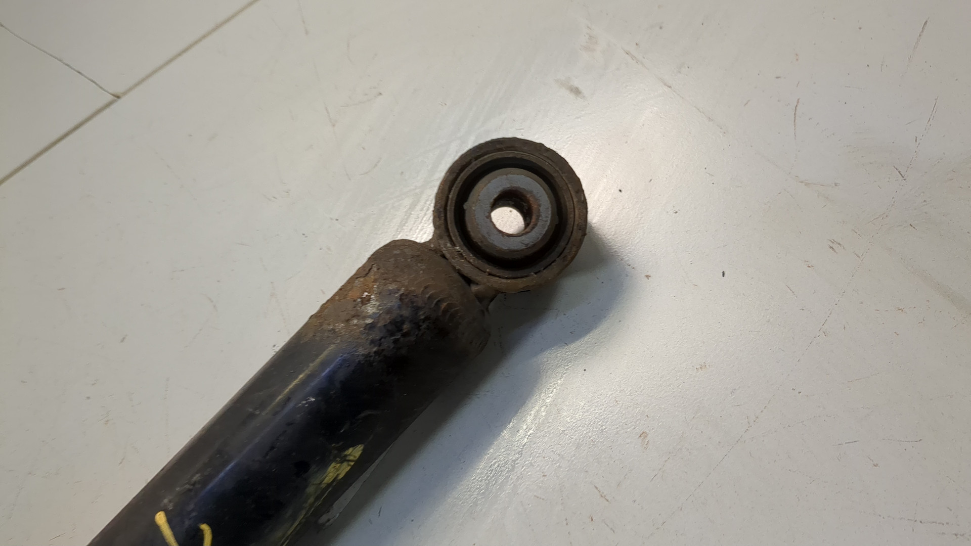 Амортизатор задний (стойка)