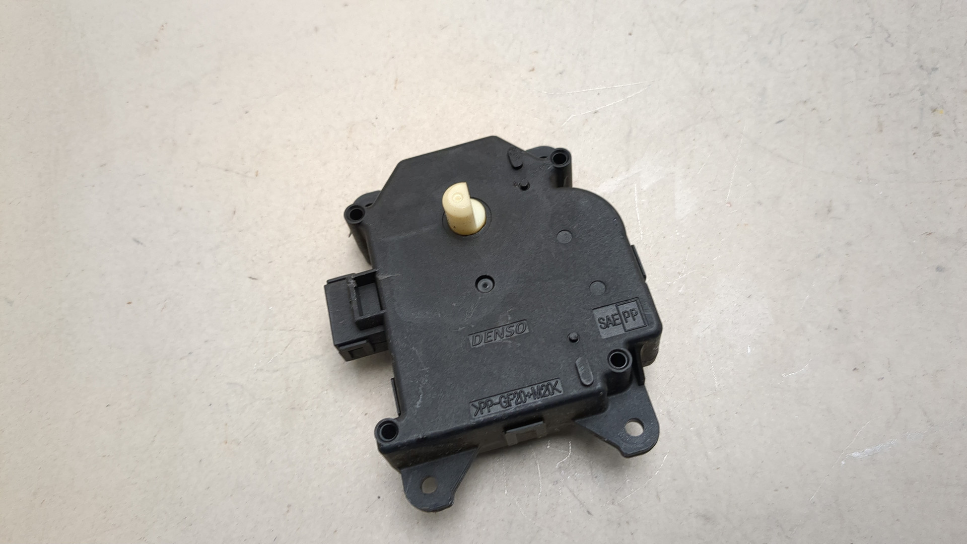 Моторчик заслонки печки