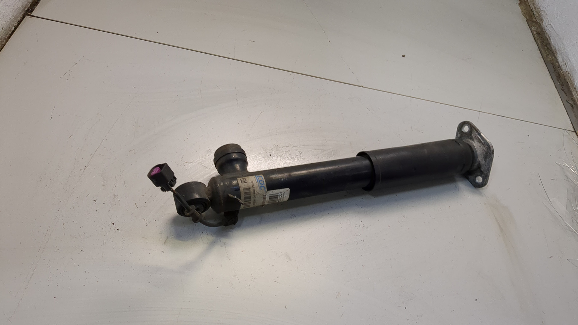 Амортизатор задний (стойка)