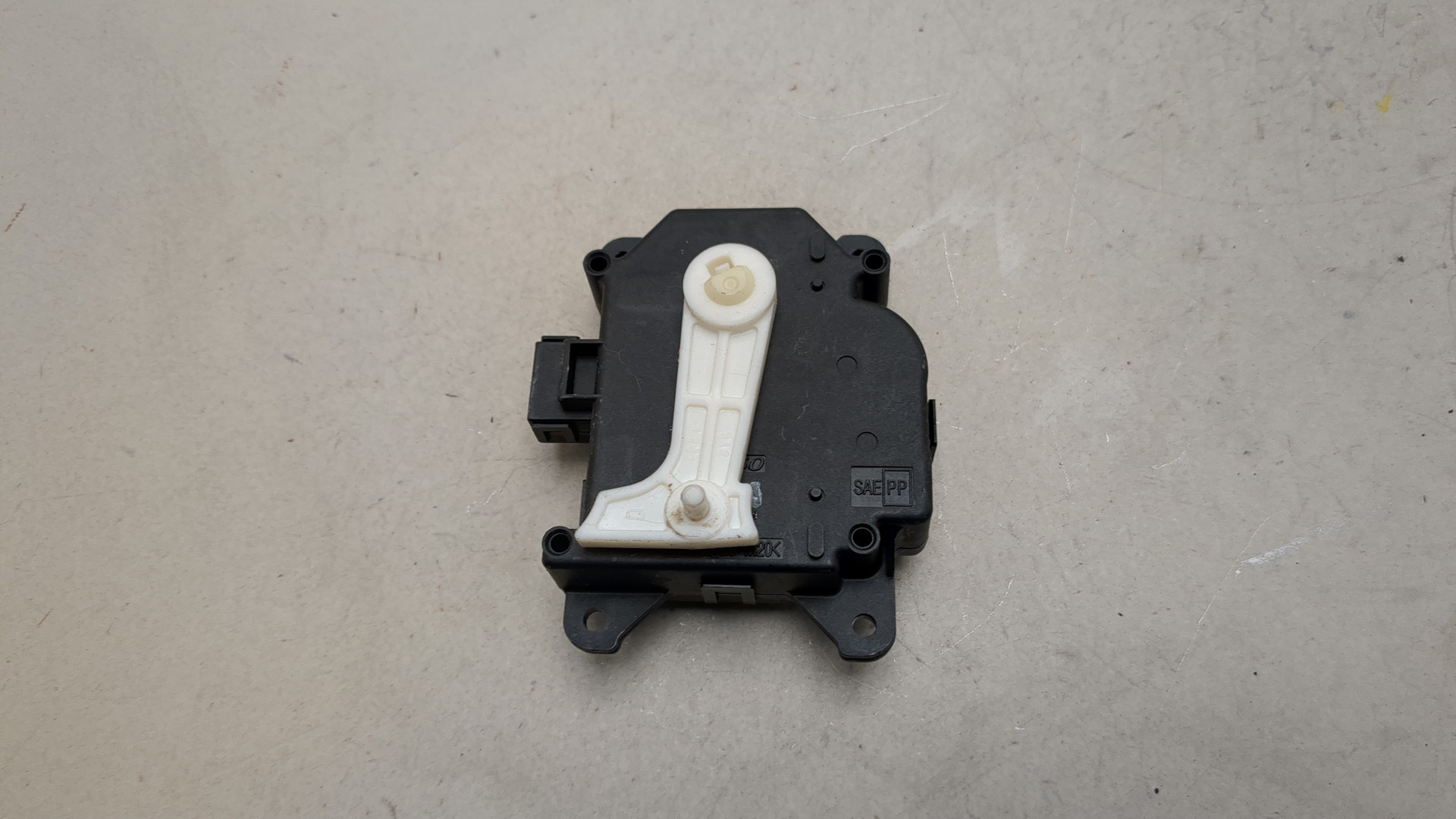 Моторчик заслонки печки