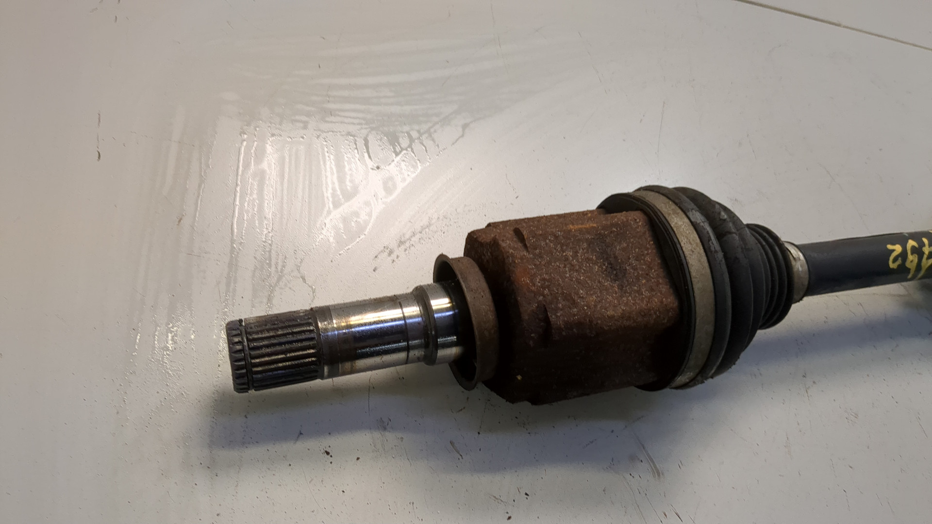 Полуось передняя левая