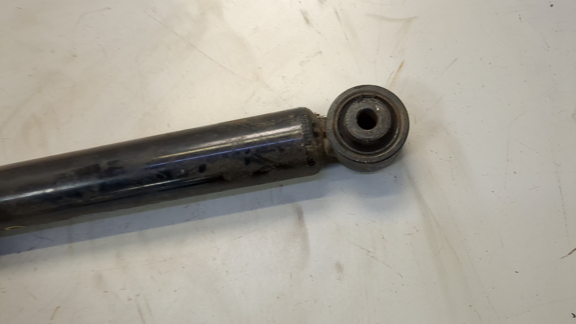 Амортизатор задний (стойка)