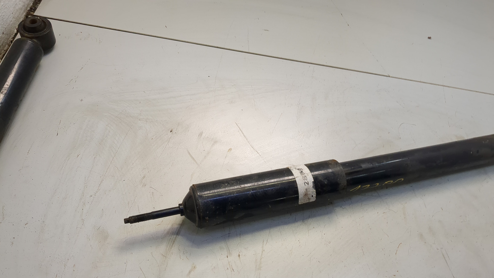 Амортизатор задний (стойка)