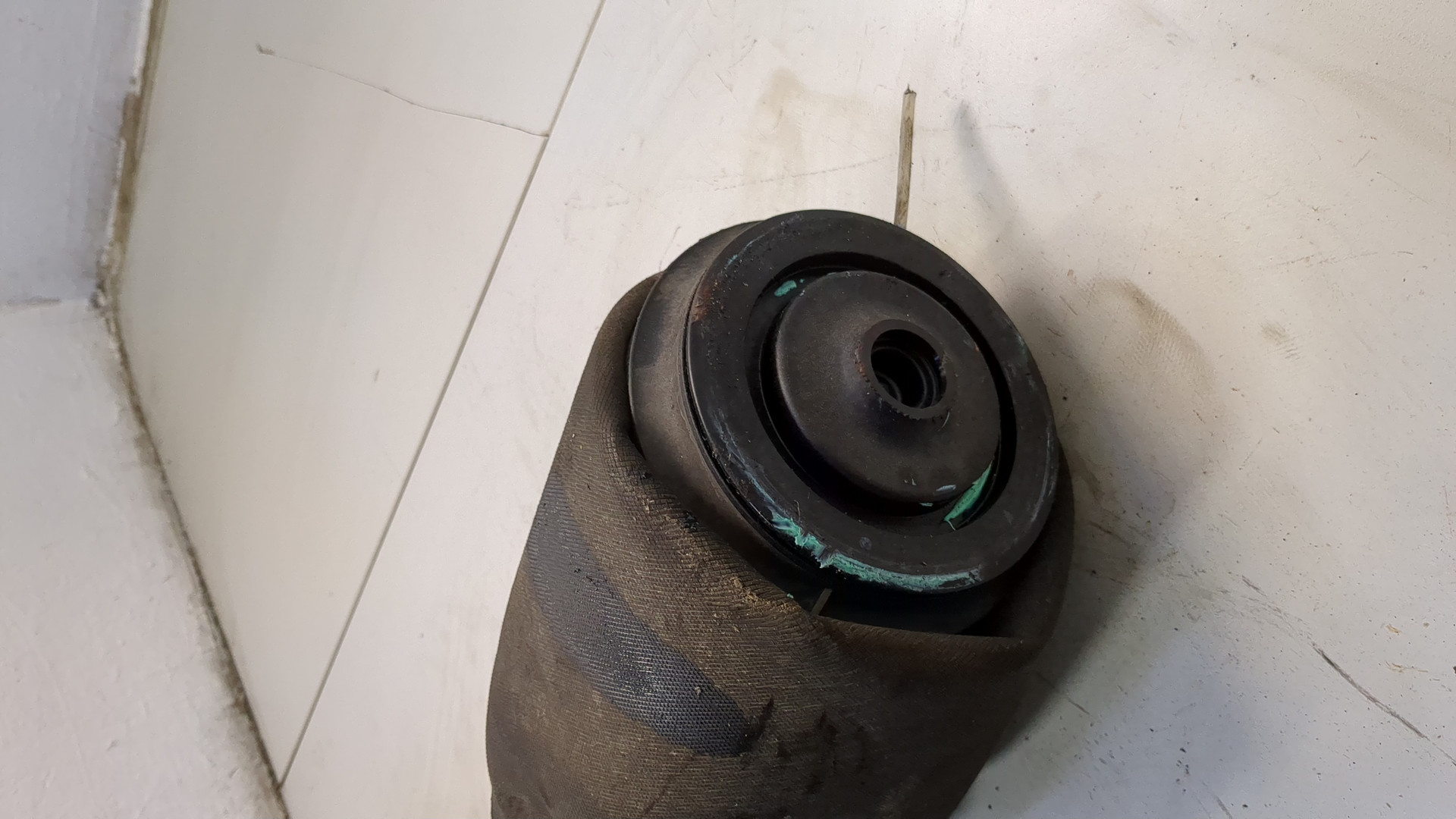 Амортизатор задний (стойка)