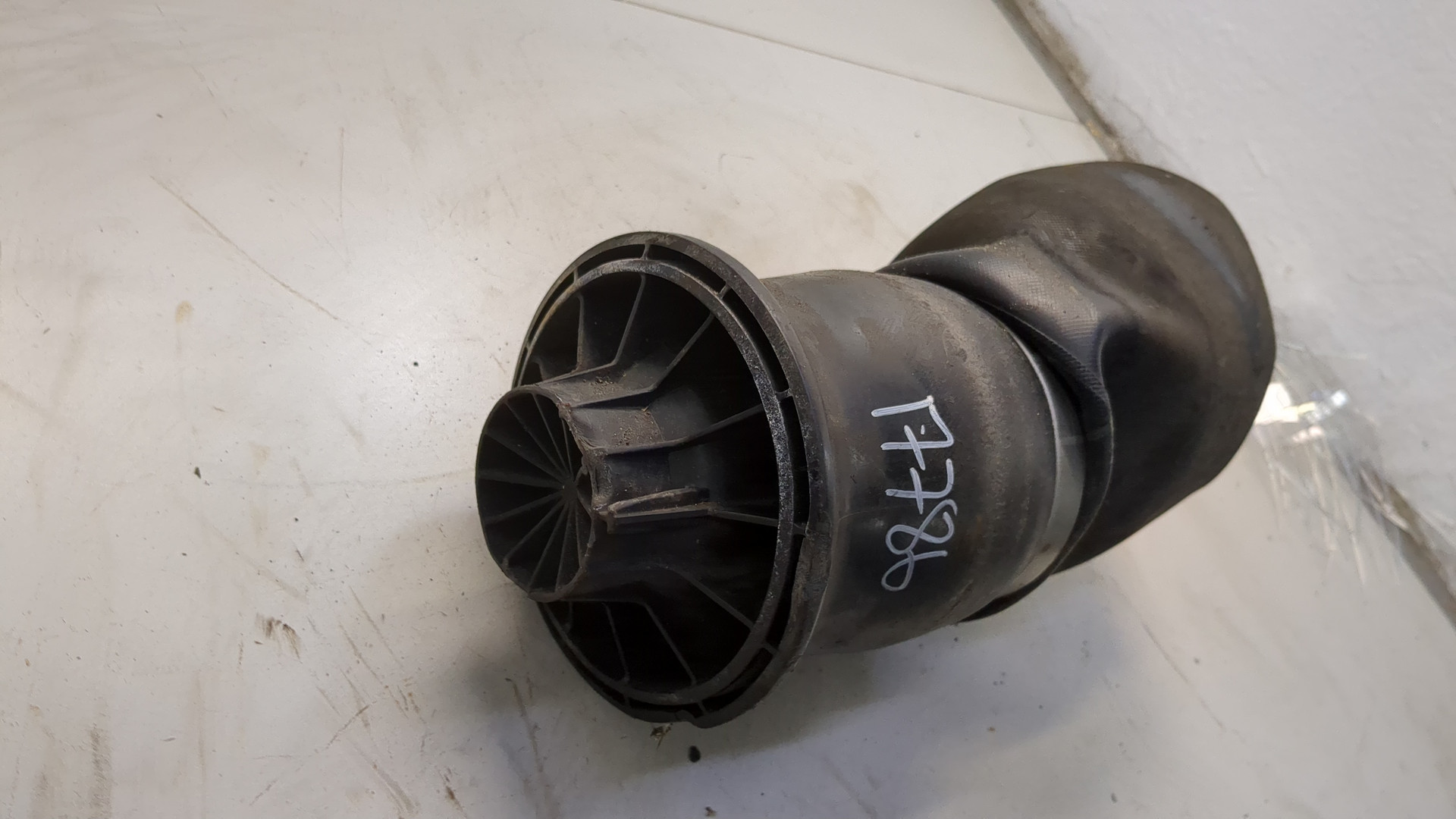 Амортизатор задний (стойка)