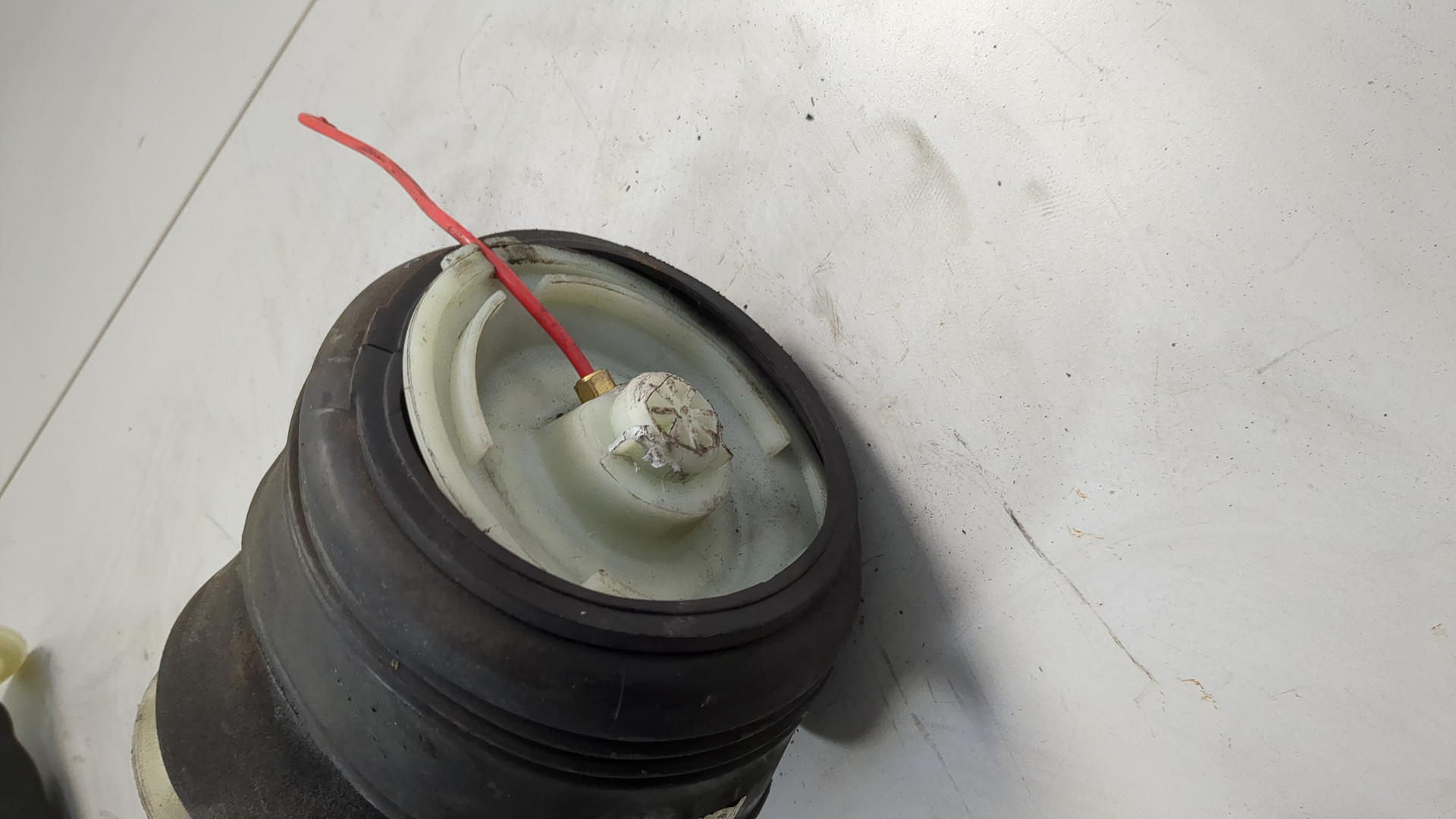 Амортизатор задний (стойка)