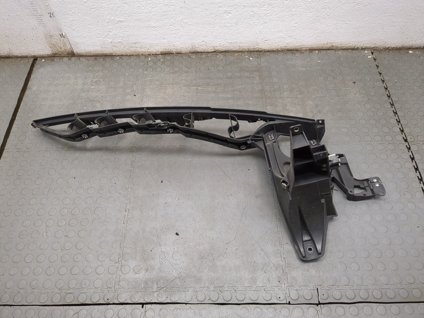 Кронштейн крепления крыла