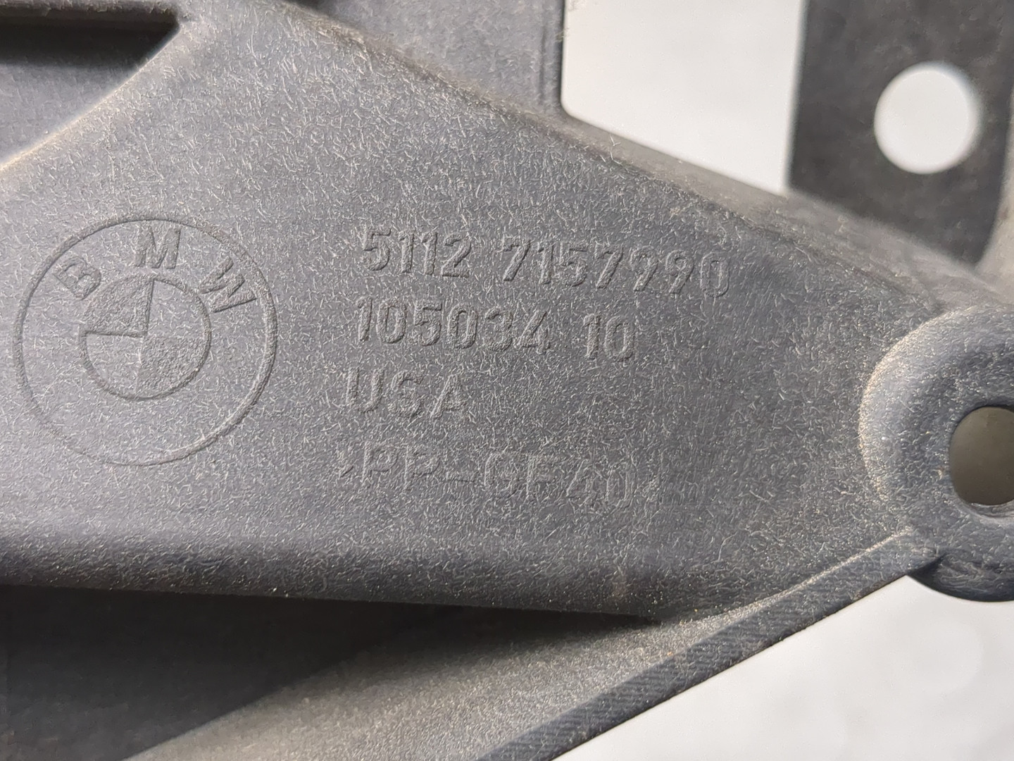 Кронштейн крепления крыла