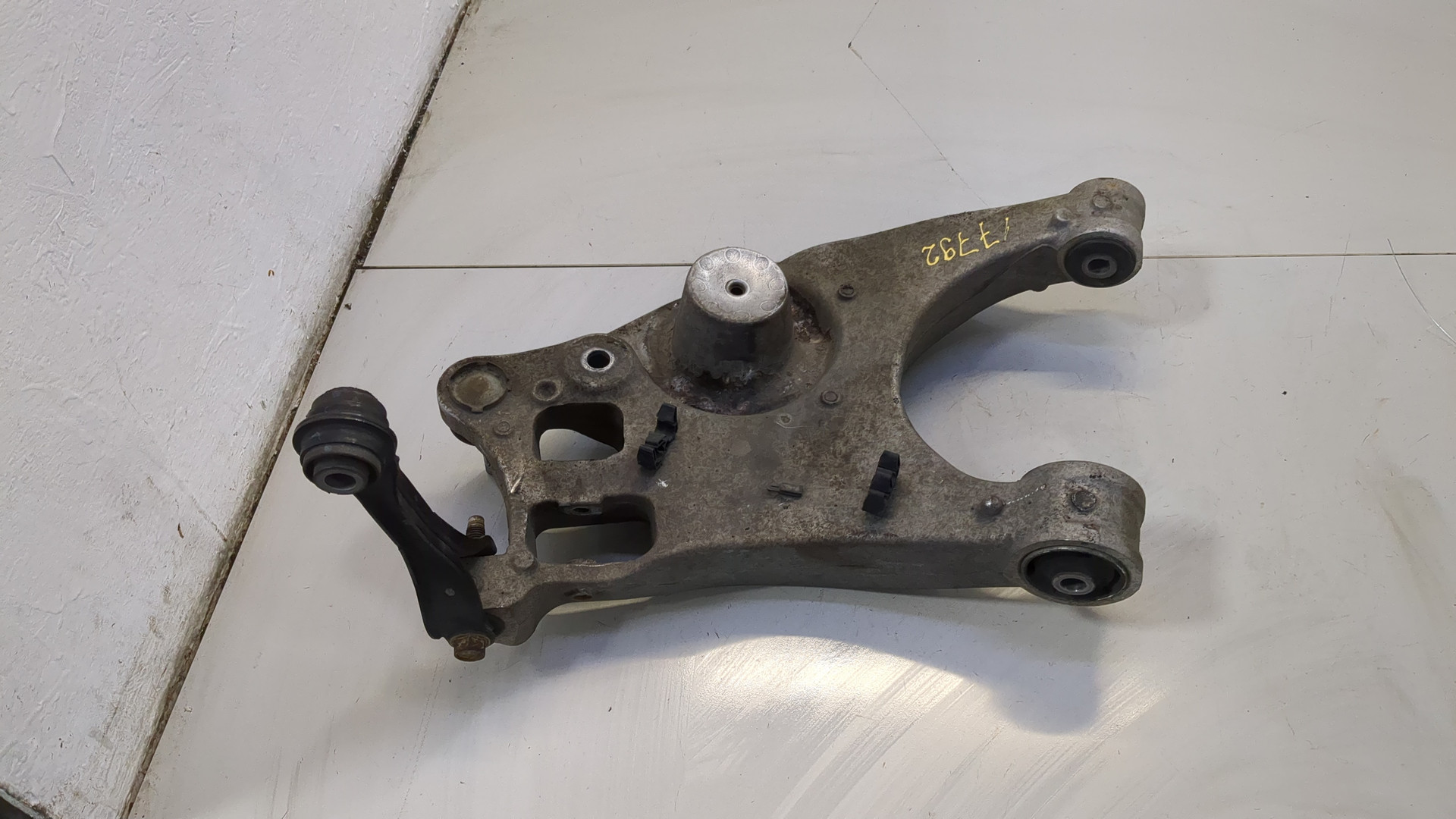 Рычаг задний правый