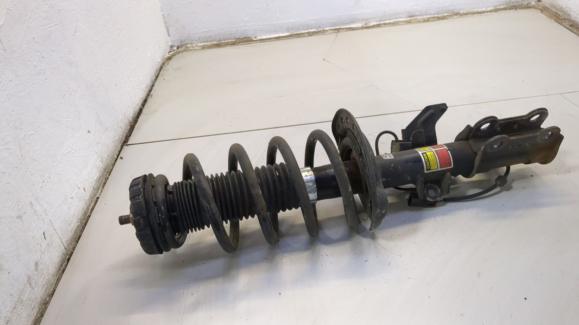 Амортизатор передний правый