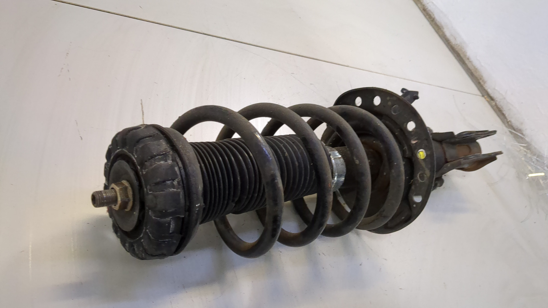 Амортизатор передний правый