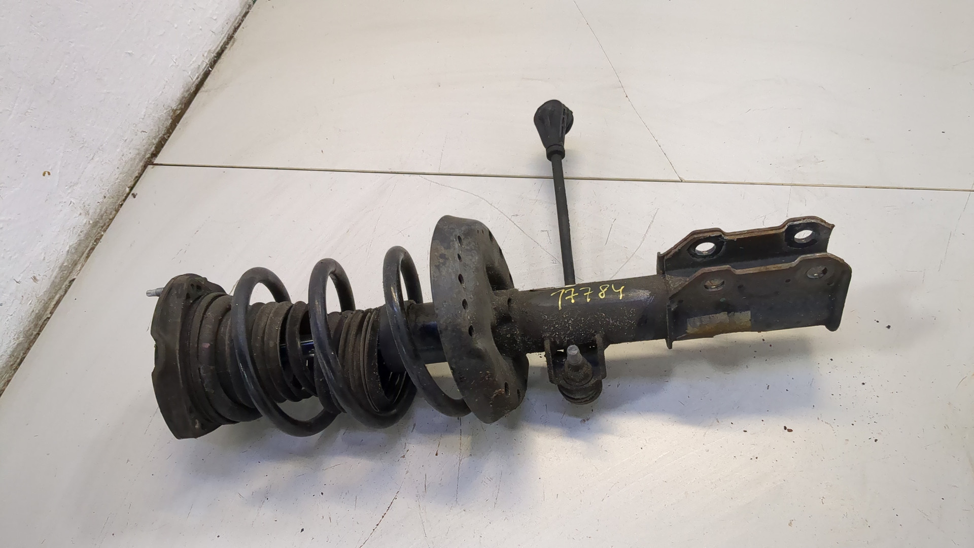 Амортизатор передний правый