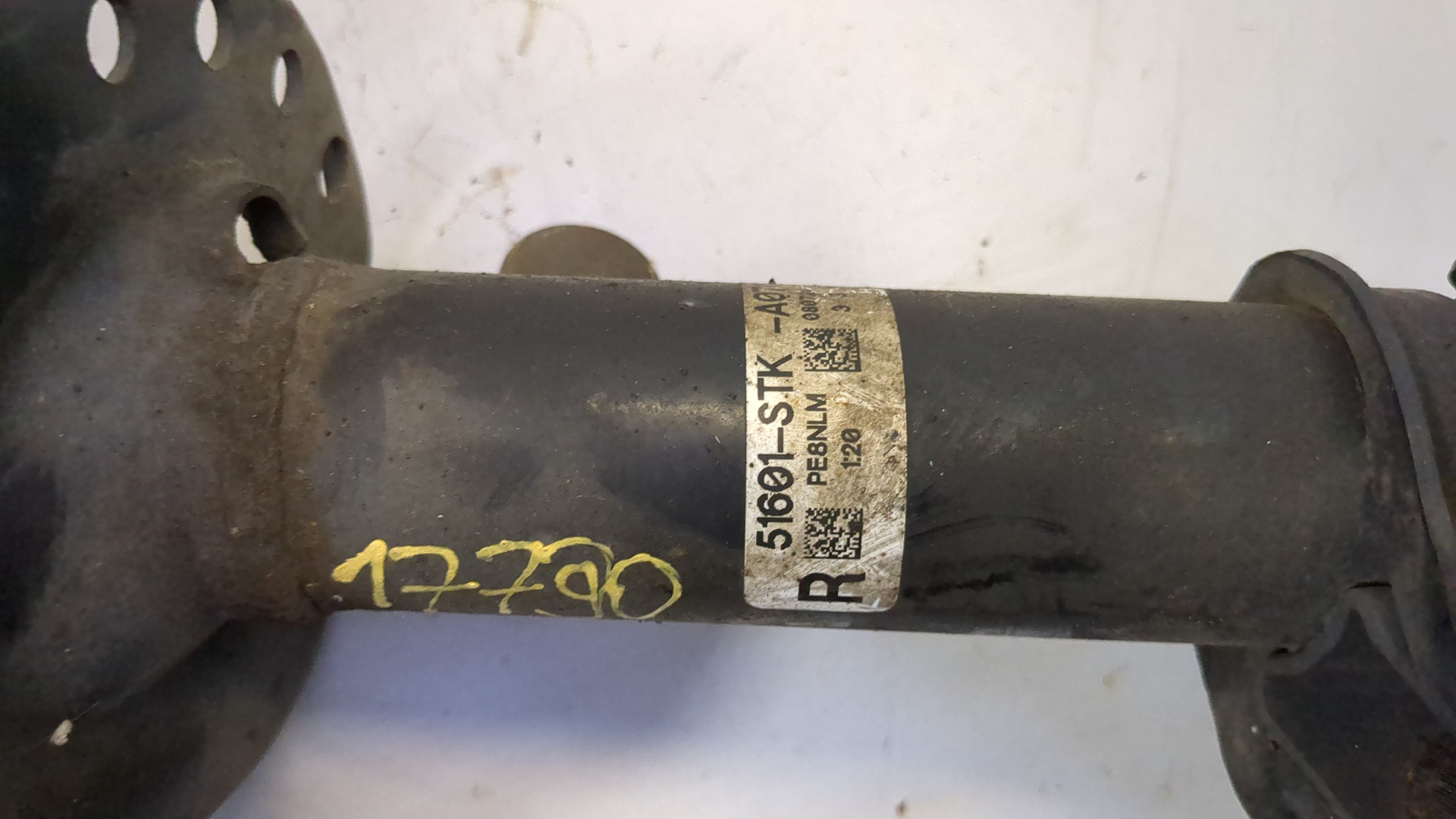 Амортизатор передний правый