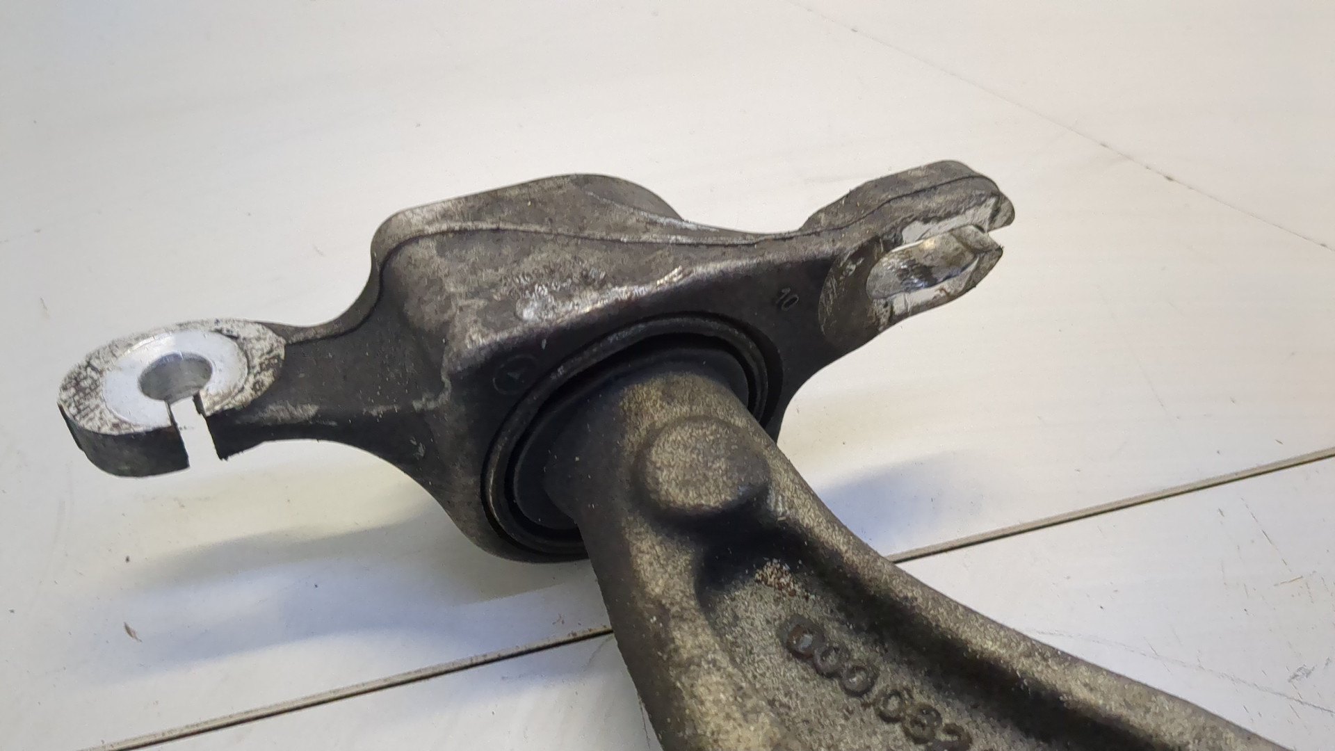 Рычаг передний правый