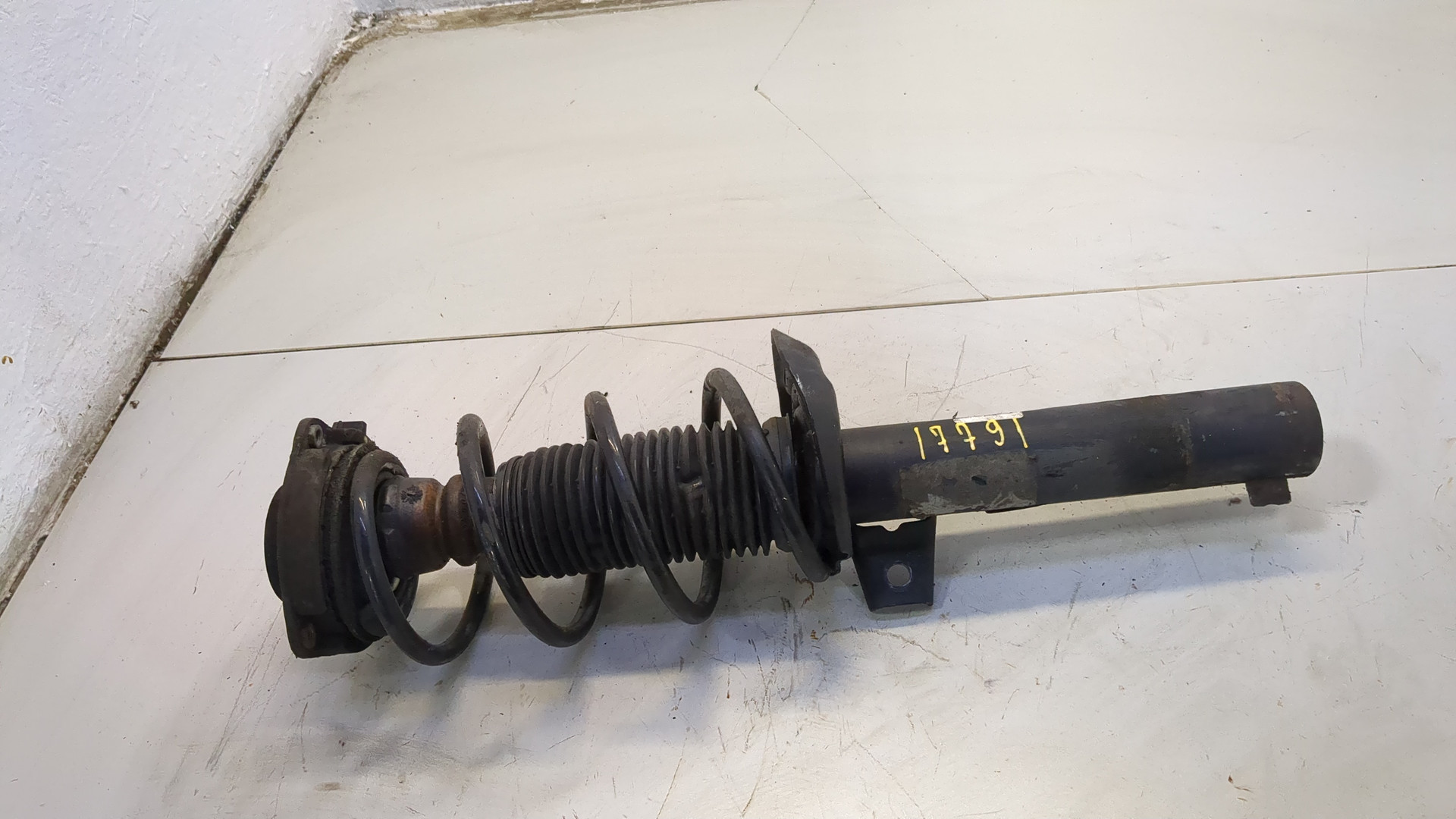 Амортизатор передний