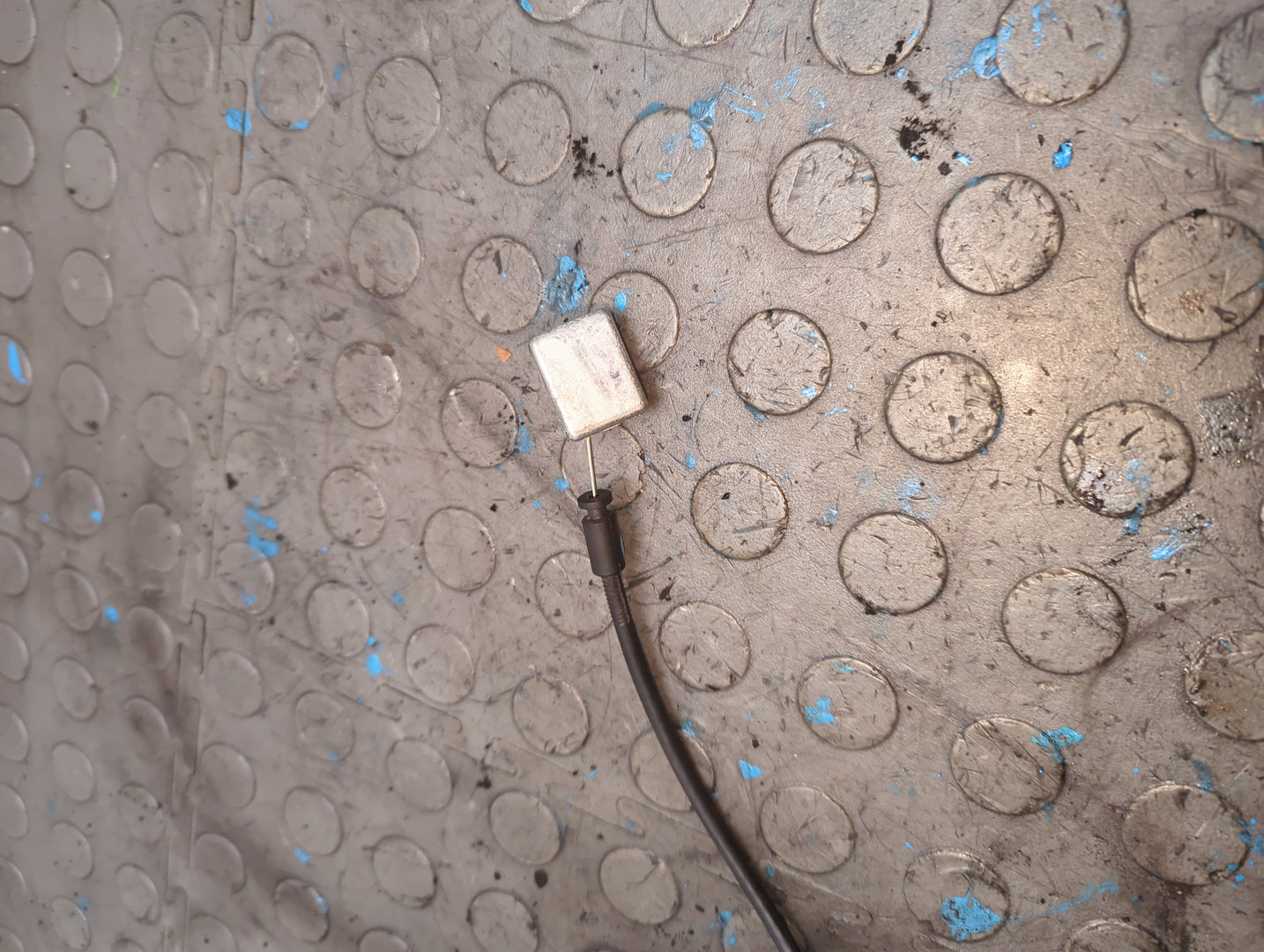 Трос открывания капота