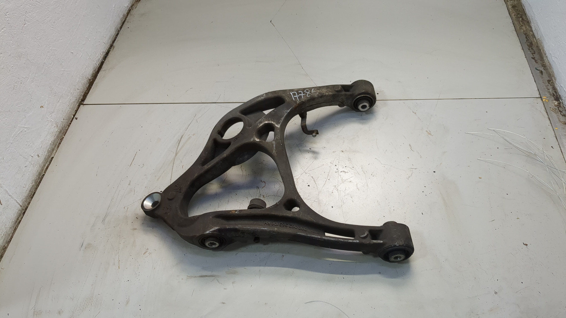 Рычаг задний правый