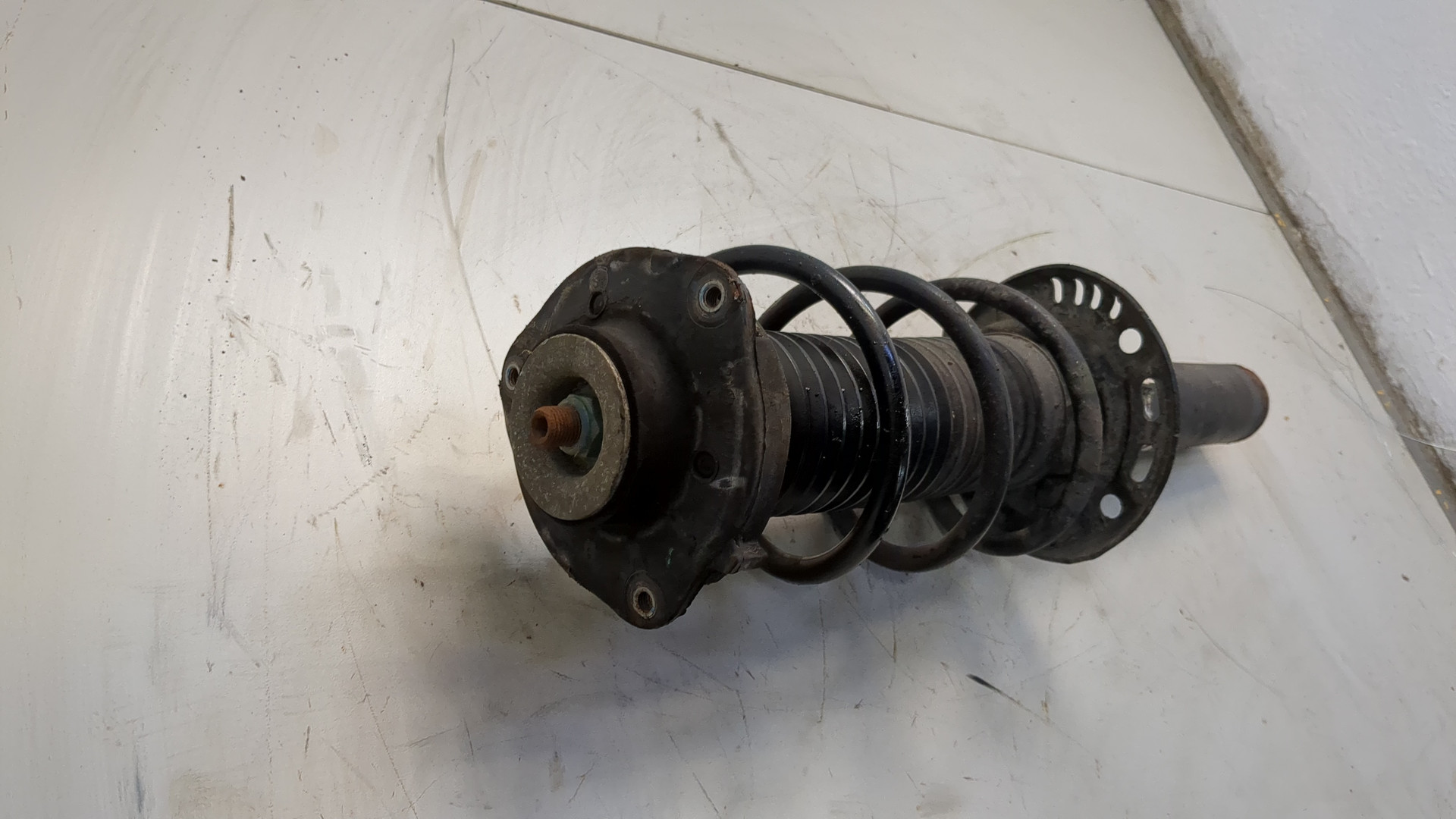 Амортизатор передний