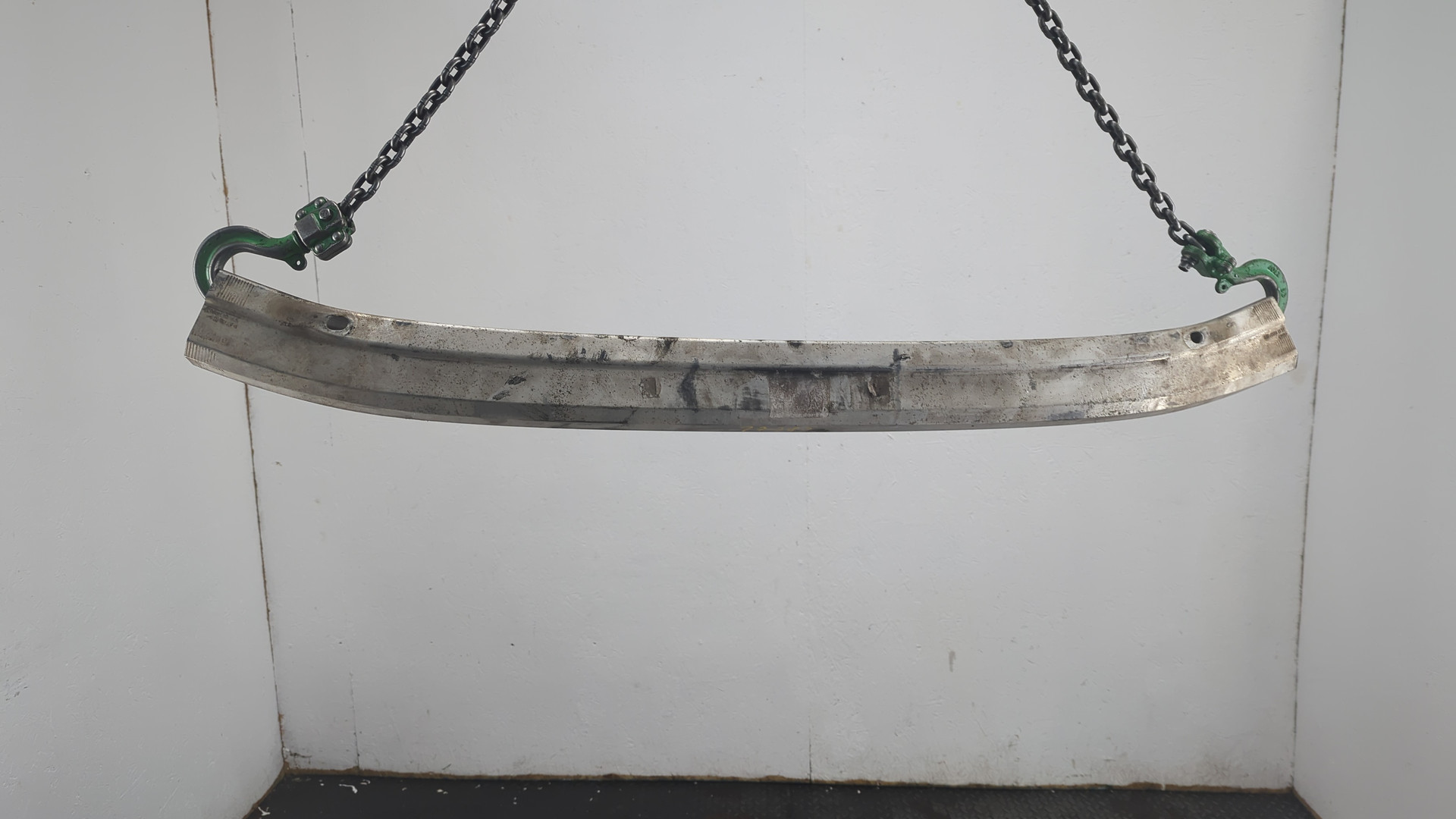 Усилитель переднего бампера