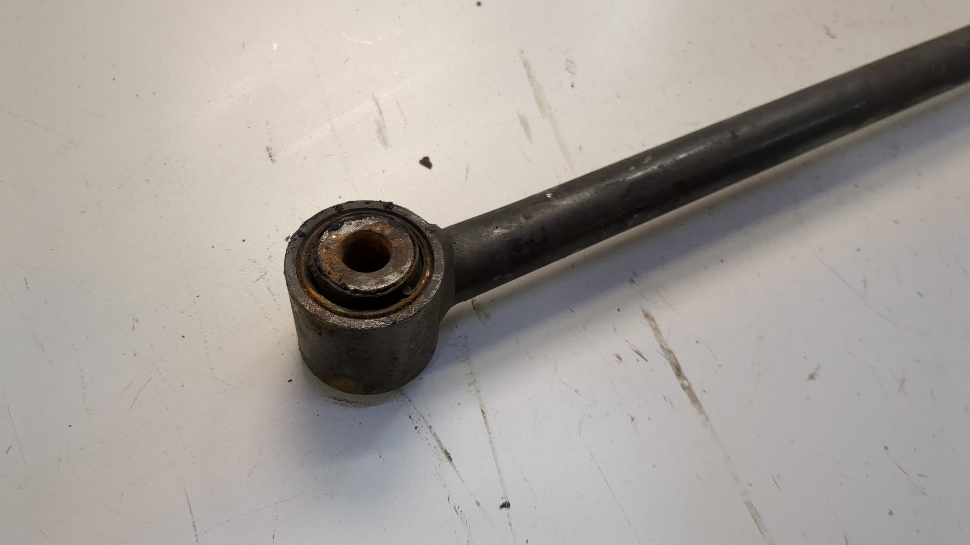 Рычаг задний