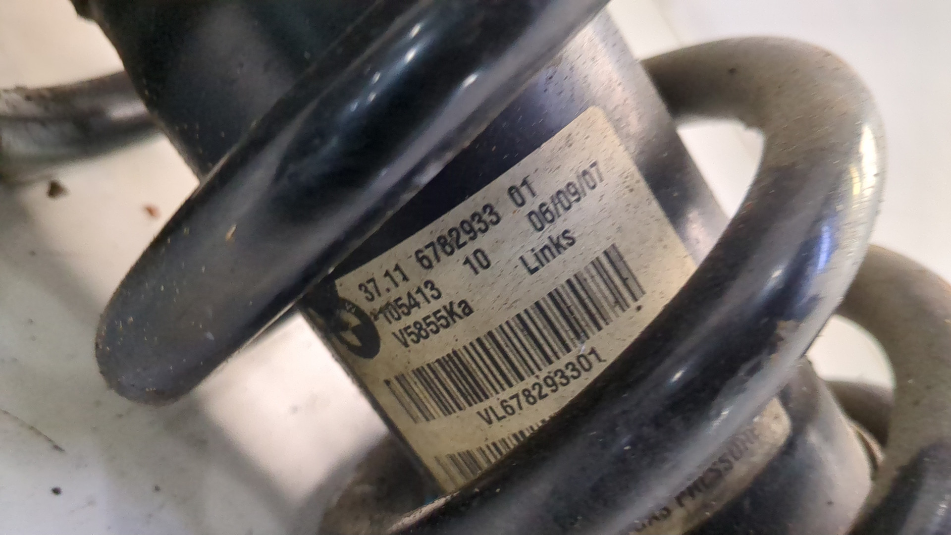 Амортизатор передний левый