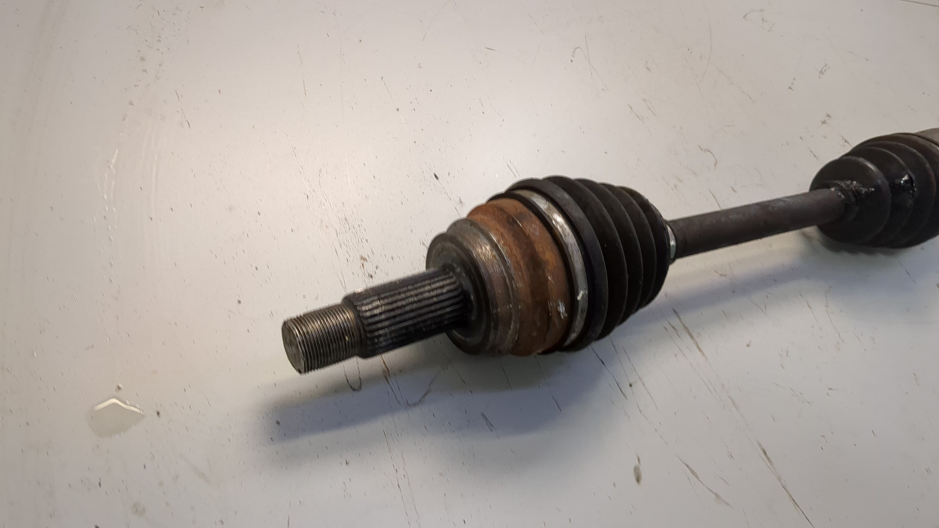 Полуось передняя левая