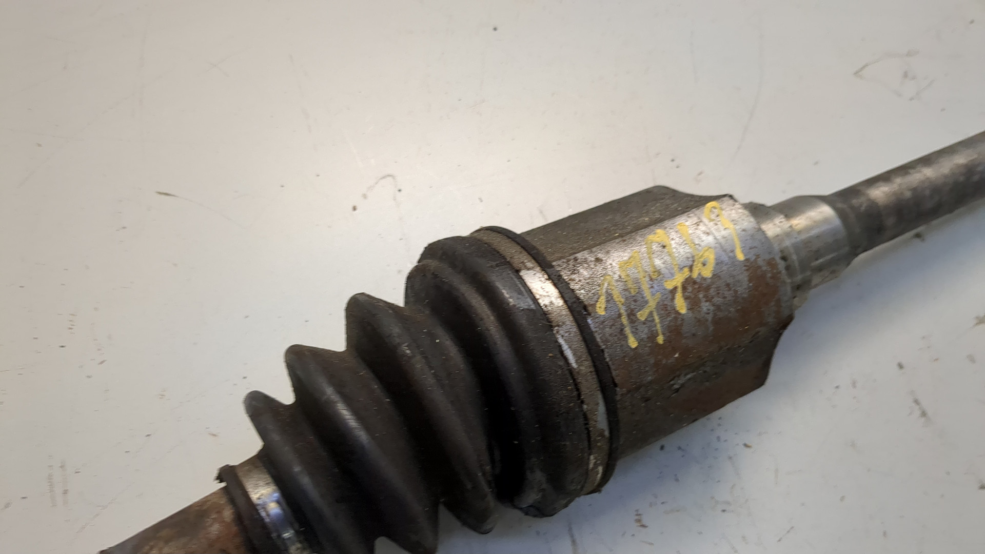 Полуось передняя правая