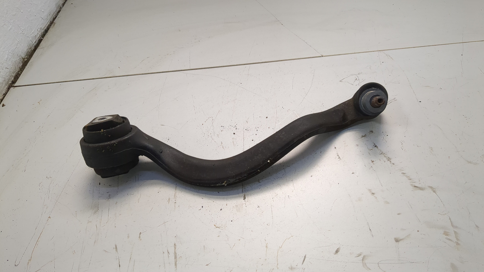 Рычаг передний левый