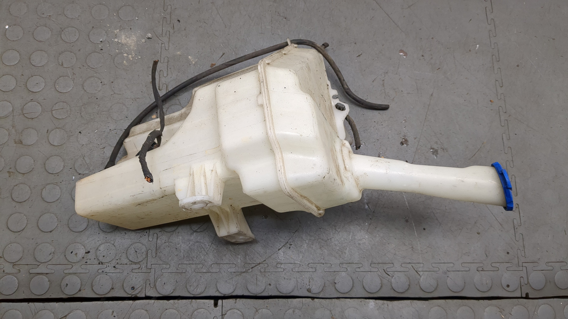 Бачок омывателя лобового стекла