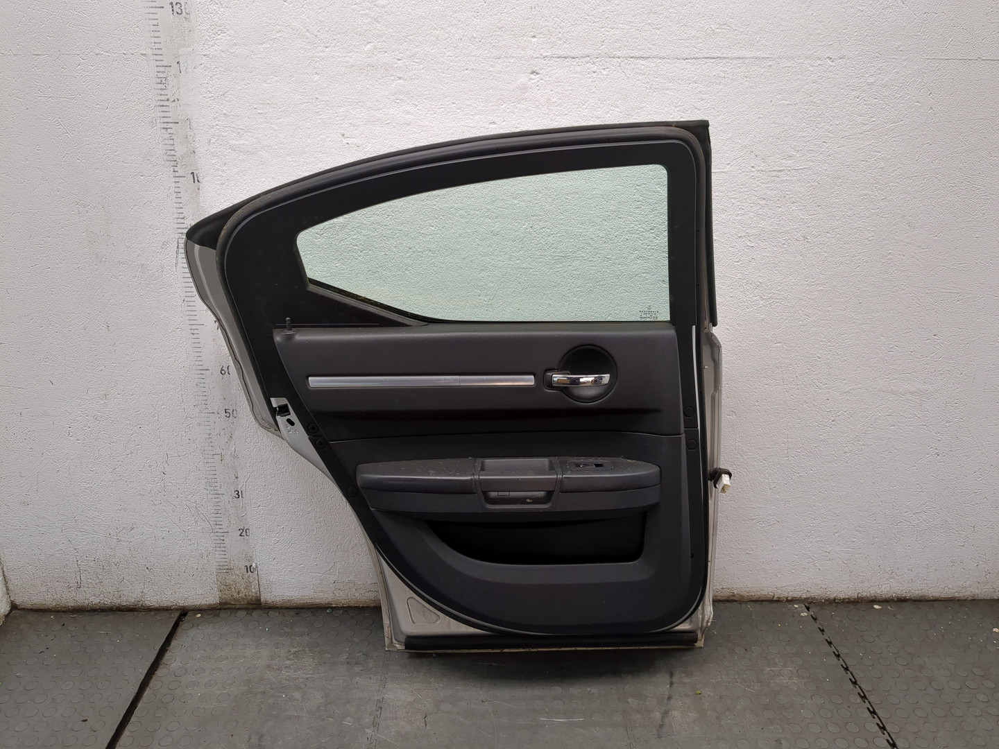 Дверь задняя левая