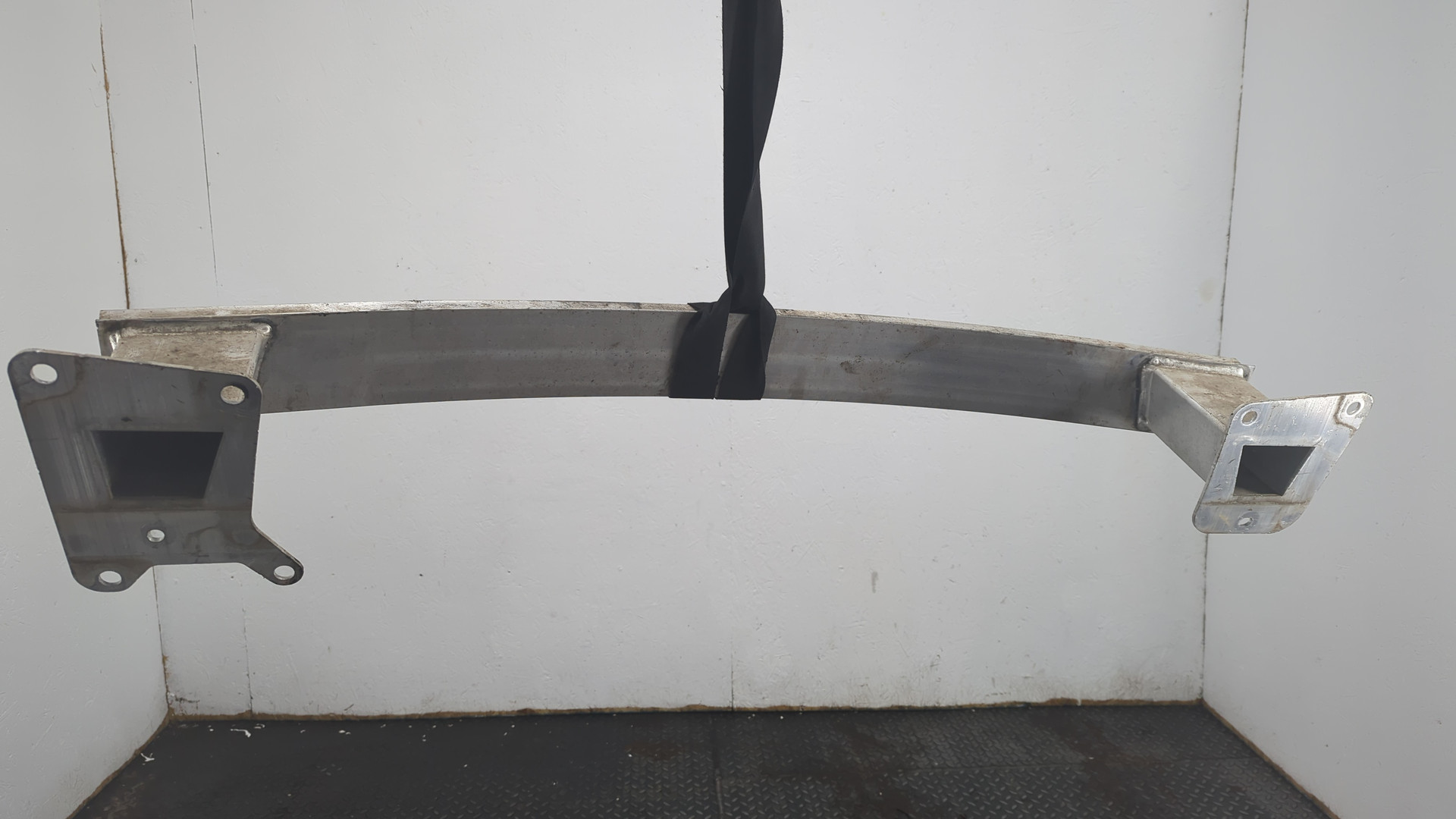 Усилитель заднего бампера