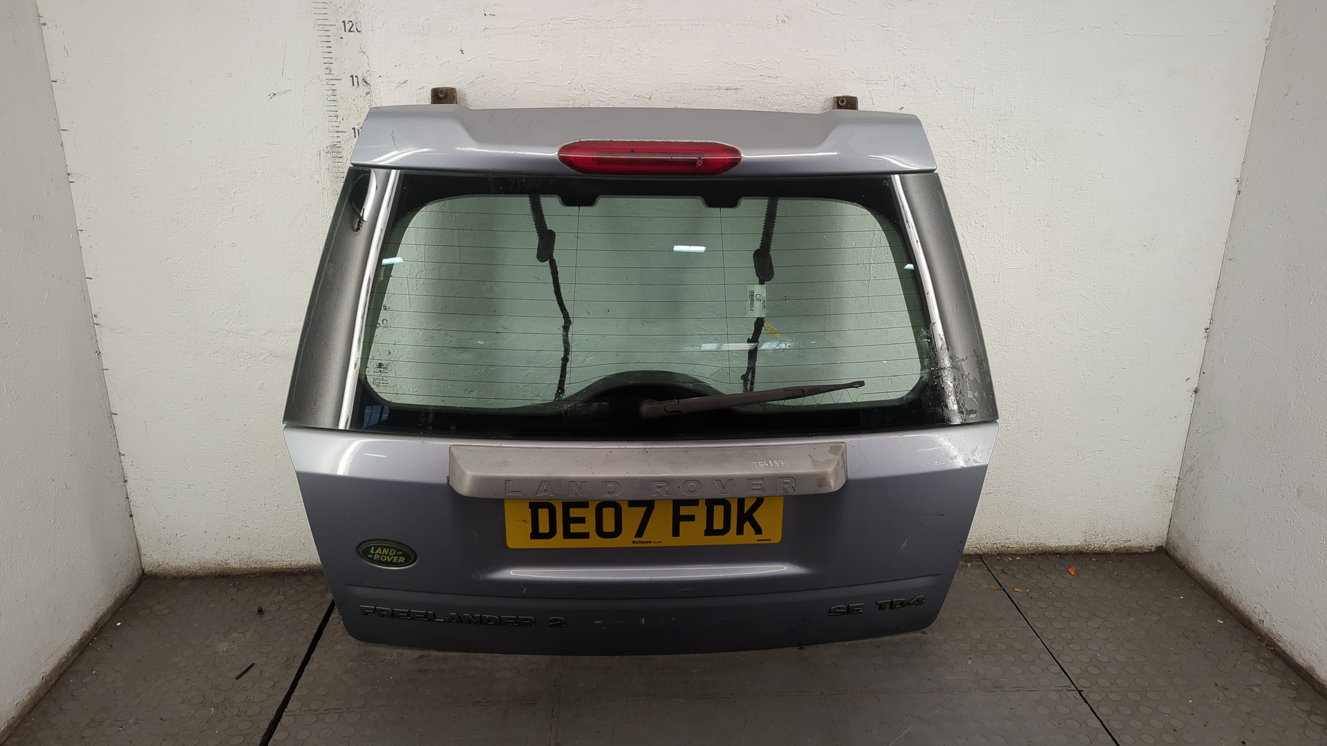 Дверь багажника